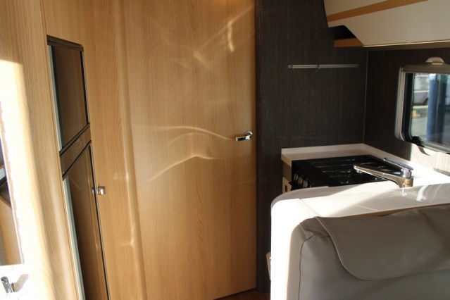 Volledig luchtgeveerde Hymer B ML I 780 9 G Tronic Automaat 170 pk Mercedes 417 CDI (53  foto: 35