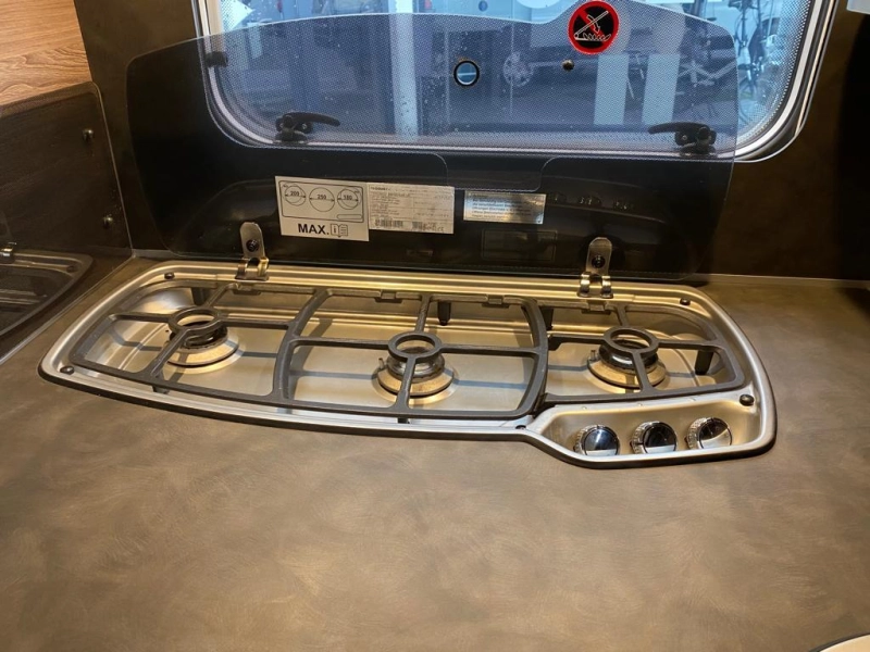 Knaus Live TI 650 MF Frans bed | Automaat  foto: 6