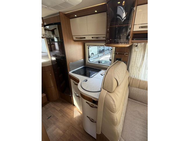 Hymer B 588 Automatic Single Beds Pull-down Bed 2X Airco Inverter Solar Panel photo: 14
