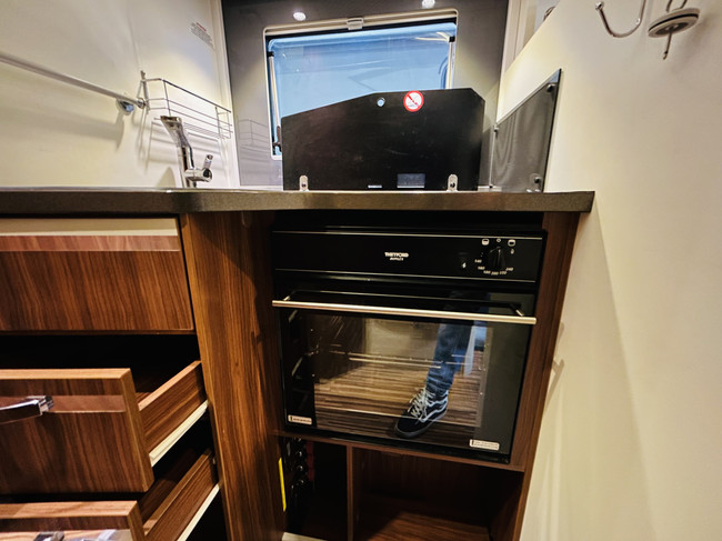 Adria MATRIX M 670SL PLUS Met enkele bedden en slechts 65.000 Km! foto: 19