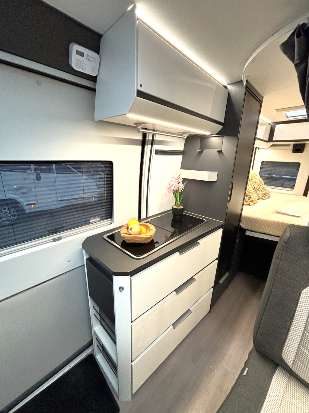 Adria Twin Supreme 600 SPB 9-TRAPS AUTOMAAT DWARSBED EURO6 foto: 5