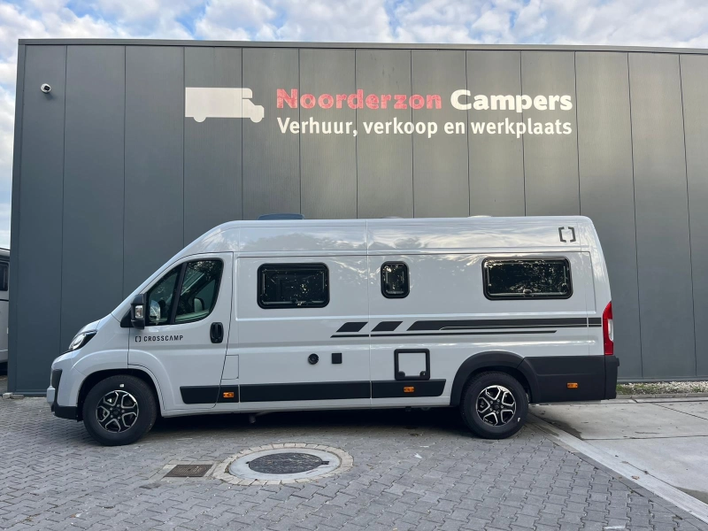 Crosscamp ADVTR 6.4 EF - Automatik - Sehr modern Foto: 15