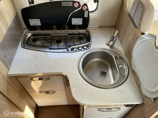 Hymer Tramp 698 Semi-integraal met Hef én Queensbed 2X Airco, Solar zéér weinig km's! foto: 4
