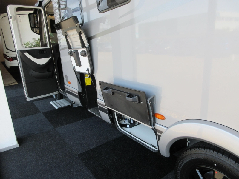 Hymer B-MC I 680 SLC dubbele bodem  foto: 4