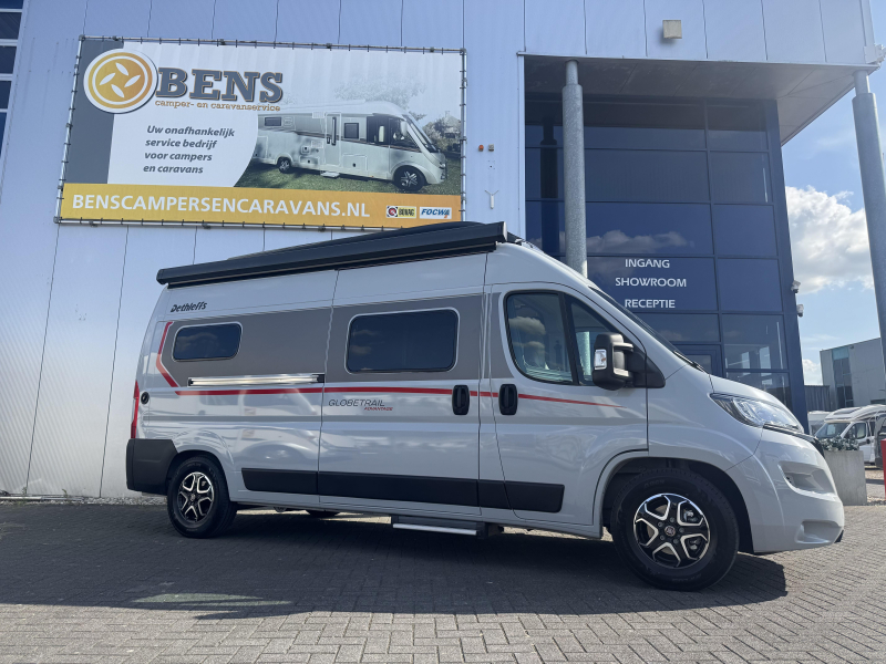 Dethleffs Globetrail Advantage 600 DR dwarsbed hefdak bovenbed  foto: 2