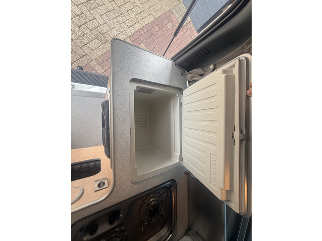 Westfalia ford nugget 4 slaapplaatsen airco hefdak lmv standkachel trekhaak zonnepaneel bearlock foto: 17