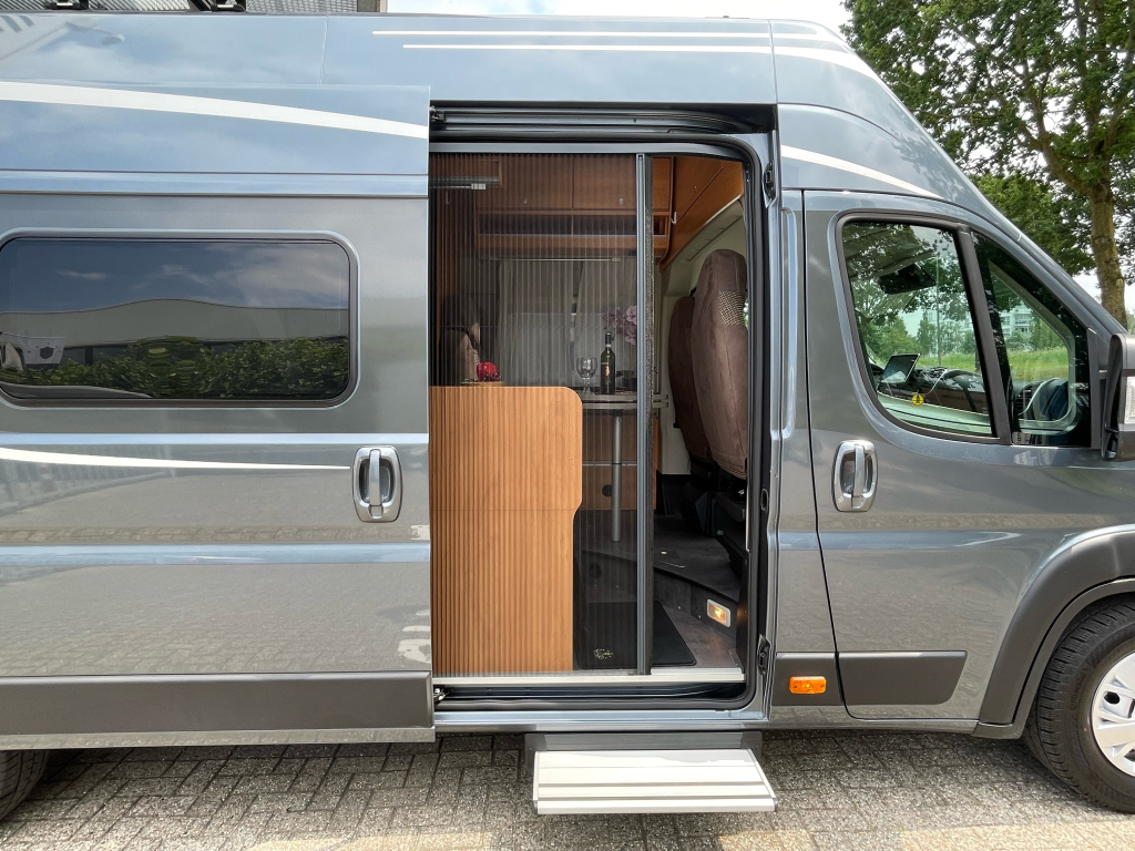 P&ouml;ssl Roadcruiser XL SINGLE BEDS 9T AUTOMATIC TOW BAR photo: 4