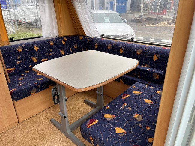 HOME-CAR Racer 45 Spirit | Franz&ouml;sisches Bett | Dinette | Fahrradtr&auml;ger vorne | Heizung | K&uuml;hlschrank | Toilette und Waschbecken Foto: 8
