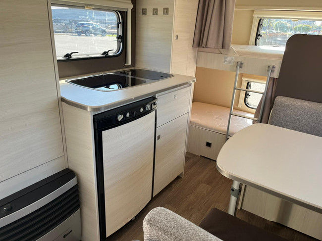 Caravelair Antares 476 Family Bunk bed | Bicycle rack | Awning | TV | French bed | Train seat | Screen photo: 14