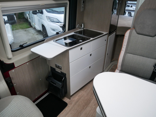 Pössl 2Win Plus R, 6 Meter Buscamper, Groot Dwarsbed!!! foto: 12