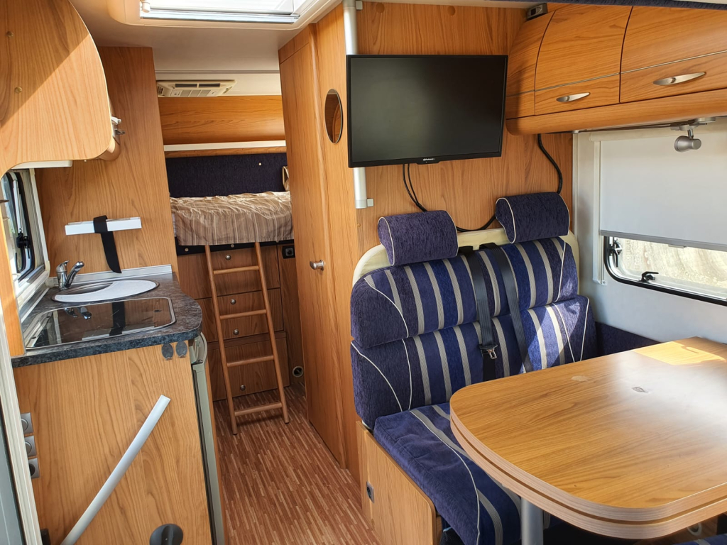 Fiat Ducato Bürstner Aviano i 650, 2 zonnepanelen Cruisecontrol Dakairco foto: 9