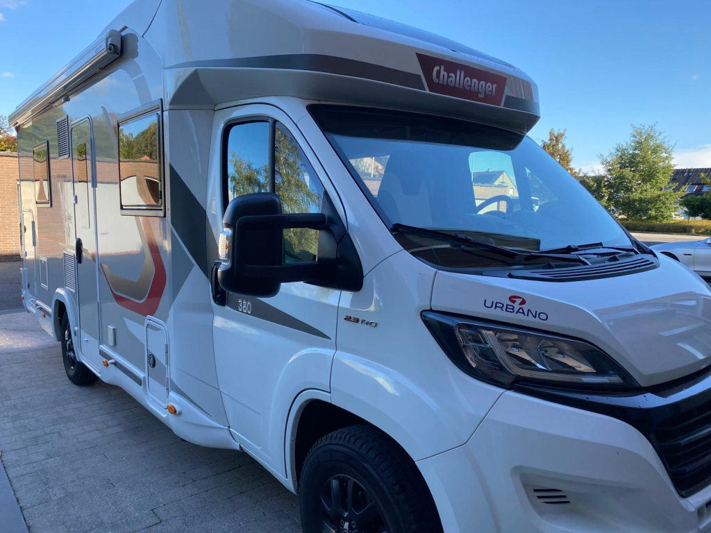 Challenger 260 Ruimtewonder met hefbed