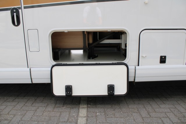 Robuuste AUTOMAAT 180 pk Malibu I 490 LE by Carthago hef-en enkele lengte bedden (124  foto: 13