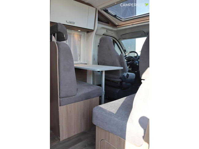 Carado V347 Pro+ Fiat 140cv Autom&aacute;tico | &iexcl;Nuevo modelo! | Alta capacidad de carga | Toldo | Versi&oacute;n compacta | Camas longitudinales | Ba&ntilde;o Vario foto: 6