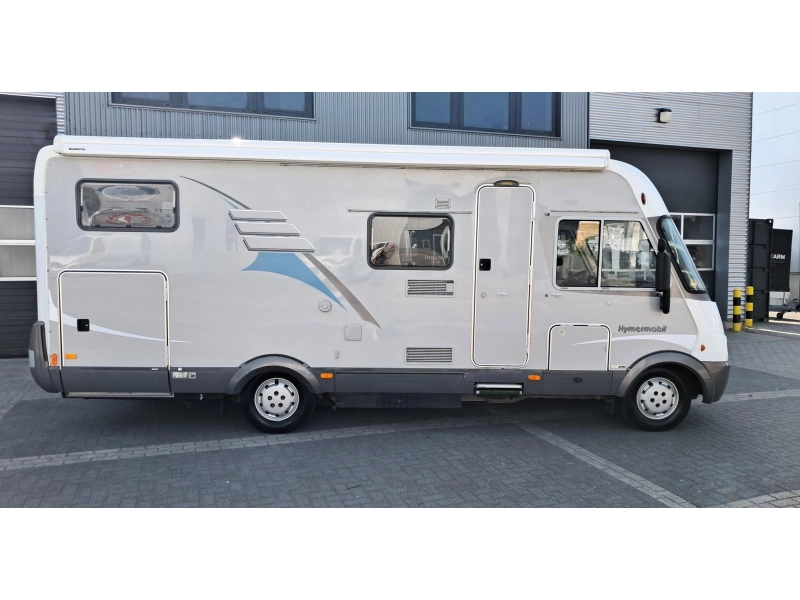 Hymer B klasse 674 Ruime gezinscamper  foto: 1
