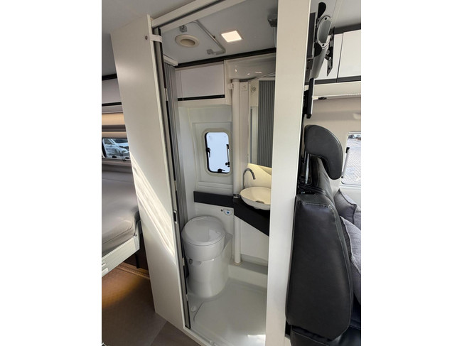 Adria Twin Supreme 640 SGX 9T-Automaat Zonnepaneel Victron Systeem foto: 23
