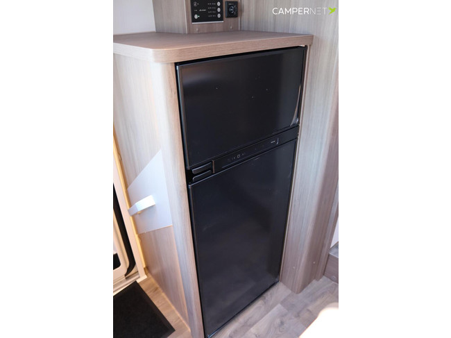 Carado T447 Edition 26 165pk Automaat | Lengtebedden | Luifel | Hefbed | Gescheiden douche | Fietsendrager | 12'' Ford multimediasystee foto: 15