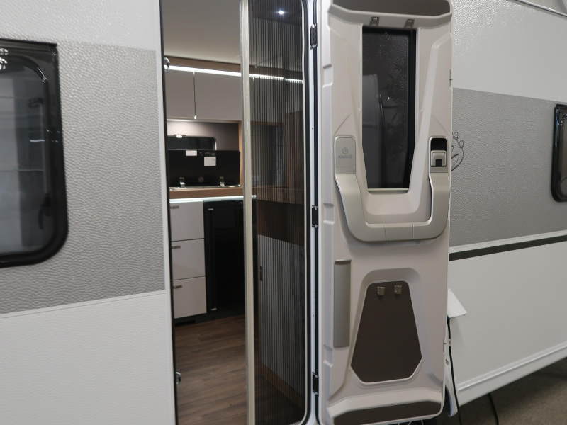 Knaus Sport 450 FU ROUND SEATING FRENCH BED!! photo: 14