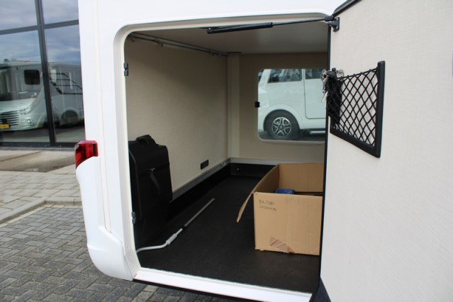 Young lightweight integral Hymer Exsis I 580 Pure 9G Tronic AUTOMATIC single beds (58 photo: 15