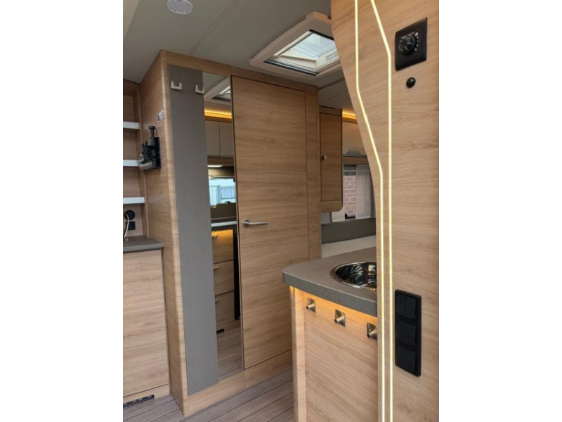 Knaus Sudwind 60 Years 460 EU Incl. Mover y Toldo foto: 12