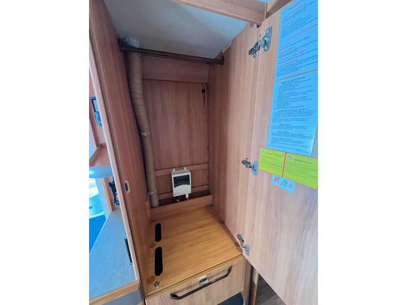 Eriba Nova Winner Edition 465 GL mover, toldo, aire acondicionado foto: 18