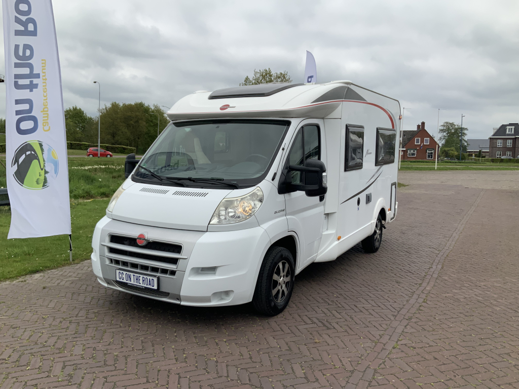 Bürstner Nexxo 569 Halfintegraal, Treinzit, Fransbed, twee draaistoelen, kleine camper, Bj. 2010 Camper centrum on the road  foto: 0