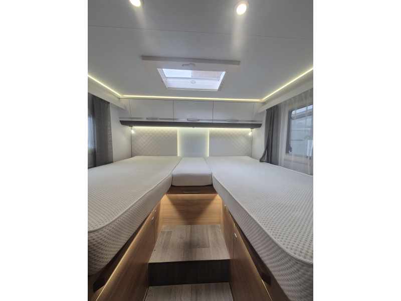 Adria Matrix Plus 670 DL face to face Foto: 13