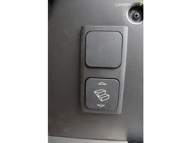 LMC Innovan 640 Pure 140cv Autom&aacute;tico | Toldo Thule | Camas individuales | Sensores de aparcamiento | Llantas de aleaci&oacute;n | Mucho espacio de almacenamiento | LED foto: 19