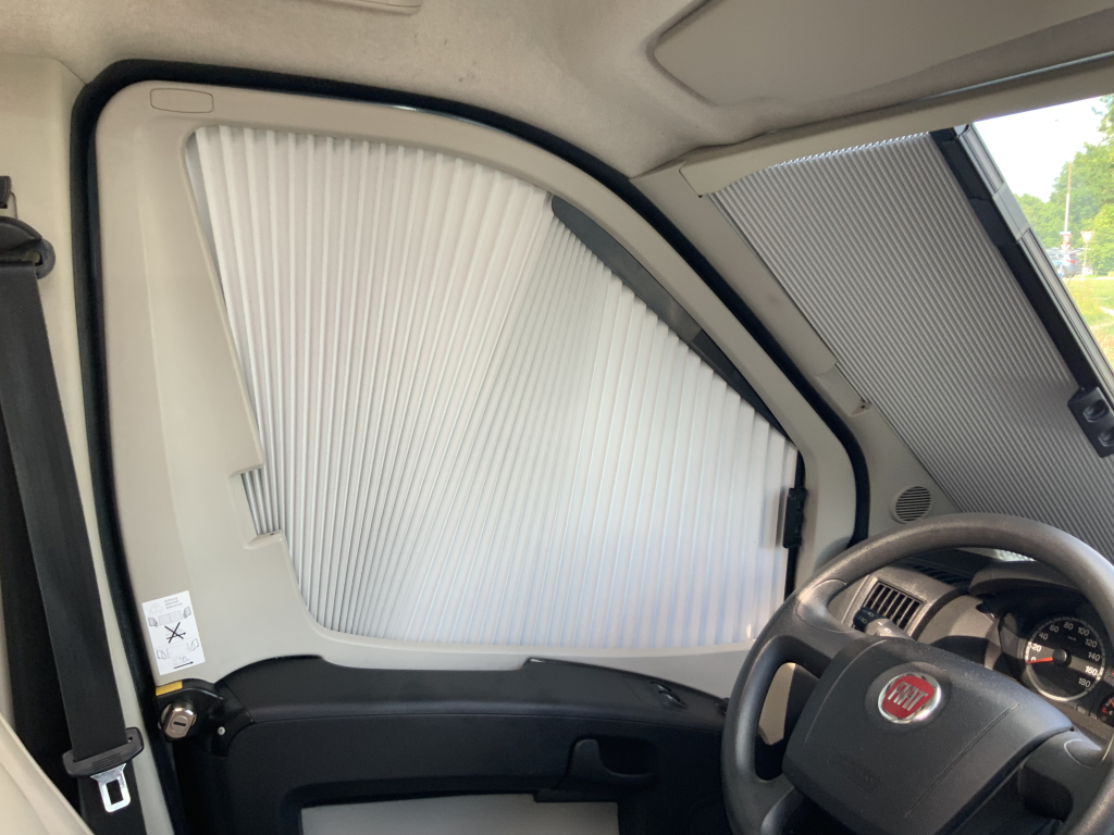 Knaus Van Ti 600 2.3 130 PK Half-integraal, Dwars-bed, Halve- treinzit, Draaistoelen, etc. Bj 2013 Camper centrum on the road Marum foto: 23