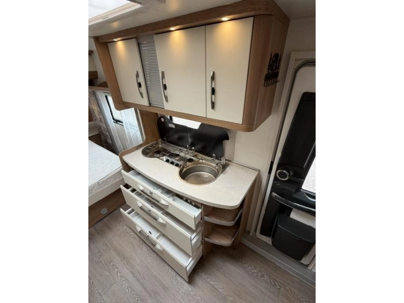 Hobby De Luxe 540 UFF Incl. Mover and Airco photo: 15