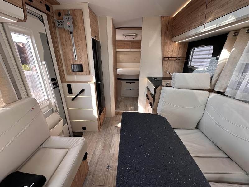 Bavaria I 720 Queensbed 140PS Dachklimaanlage Foto: 4