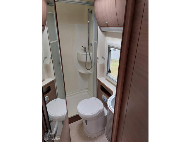 Adria Adria Vision I 677 SP 97dkm! NAP 2x Airco Pull-down bed 2x Solar panel photo: 15