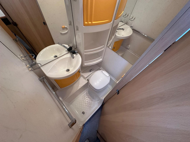 Dethleffs Camper 460 DB photo: 8