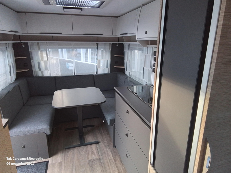 Fendt Apero 465 SFB cocina central y cama francesa foto: 4