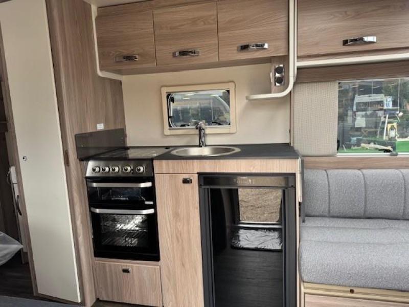 Sprite Mondial 470 SE frans bed  foto: 11