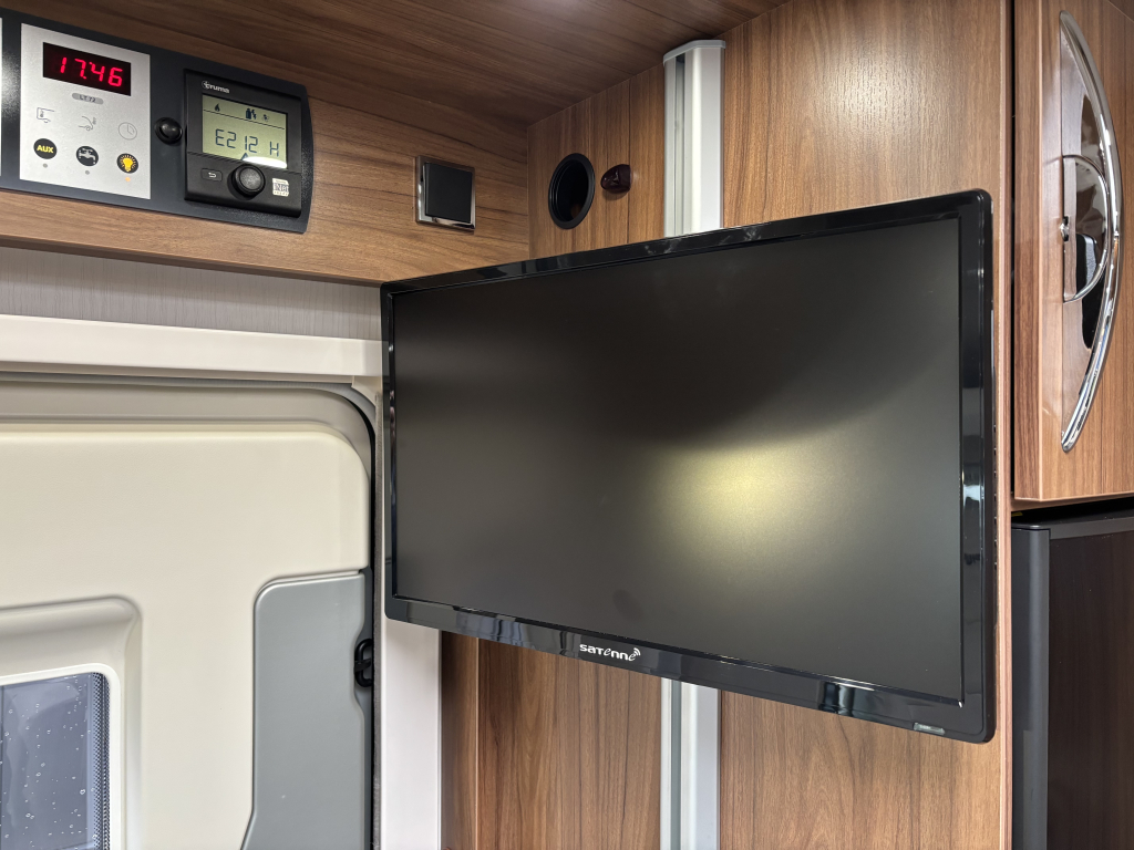 Pilote Sensation 700 P QUEENSBED 6.99M XXL GARAGE CONSTRUCT Foto: 19
