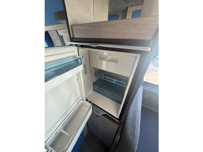 Renault Master autocaravana autom&aacute;tica, interior de lujo, cama transversal, aire acondicionado, control de crucero, c&aacute;mara, navegador, toldo, panel solar, maxxfan, enganche de remolque foto: 17