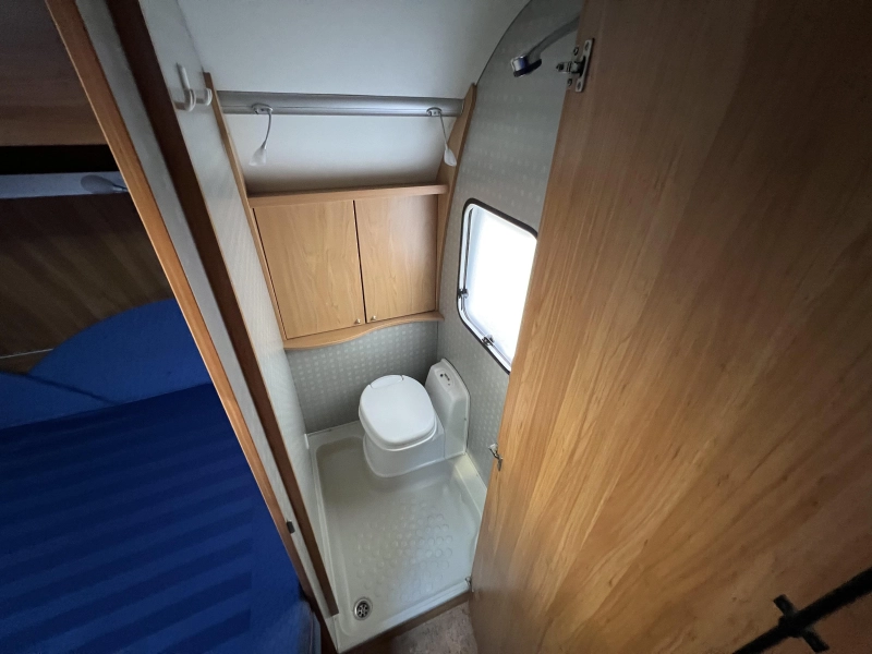 Bürstner Flipper 550 TK stapelbed  foto: 12