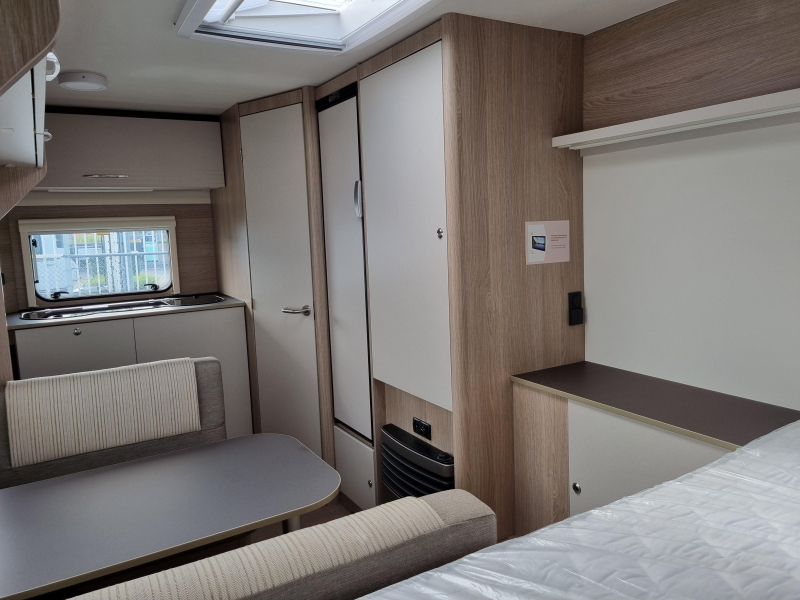 Bürstner Premio Life 425 TS € 1.250,= Acc. voordeel!  foto: 7