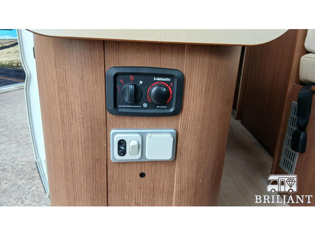 Karmann-Mobil DAVIS 590 autocaravana.. cama transversal foto: 19