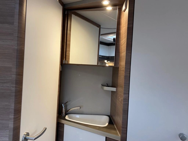Knaus Live TI 650 MF Frans bed | Automaat  foto: 12