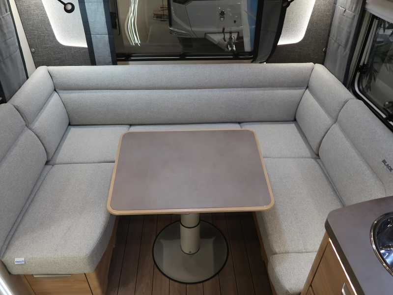 Knaus Sudwind Black Selection 450 FU FRANS BED / RONDZIT  foto: 13