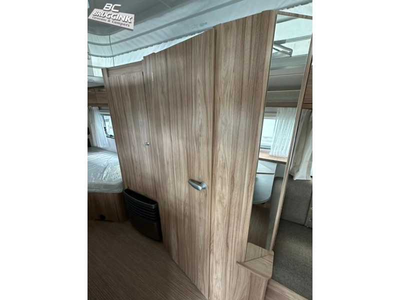 Eriba Feeling 442 CAMAS INDIVIDUALES TECHO ELEVABLE foto: 6