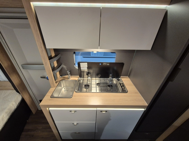 Knaus Sport 500 KD Stapelbedden en douche!  foto: 14