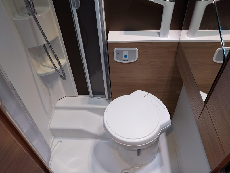 Adria Compact SL longitud 660 con solar! foto: 12