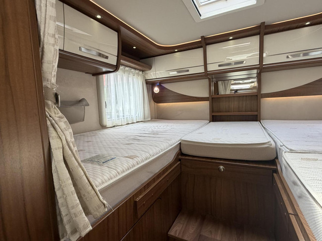 Hymer B 588 Automatic Single Beds Pull-down Bed 2X Airco Inverter Solar Panel photo: 22