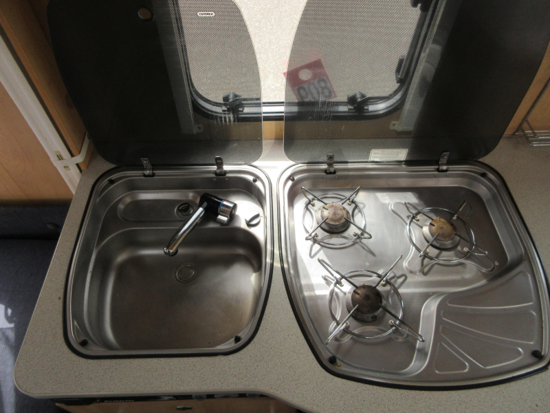 Dethleffs Camper 440 DB TRANSVERSE BED AND MOVER photo: 9