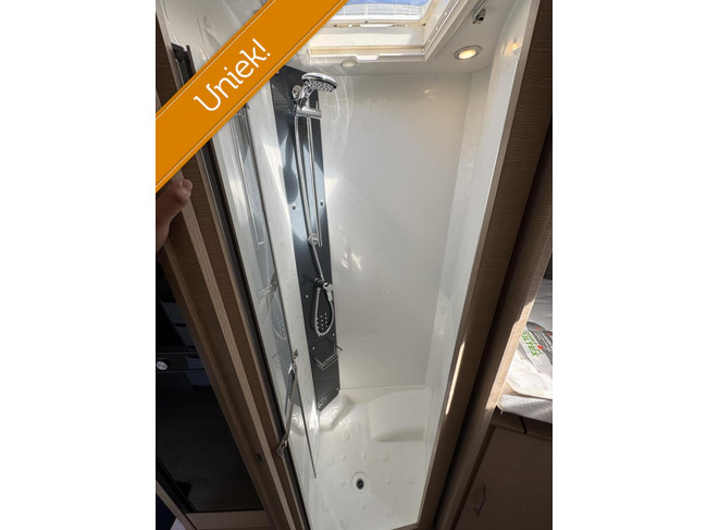 RAPIDO M66 Automaat Enkele Bedden Levelsysteem 2x Airco foto: 23
