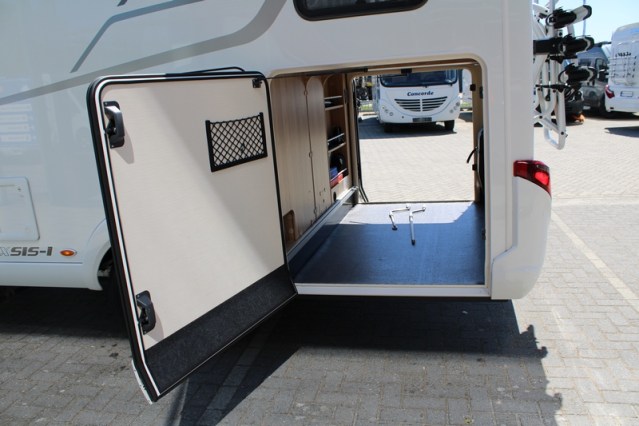Compacta Hymer Exsis i 474 Fiat 160 cv estrecha ligera camas individuales y abatible (55 foto: 15