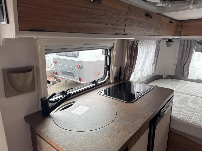 Eriba Touring 530 Legend Hampton argent photo : 5